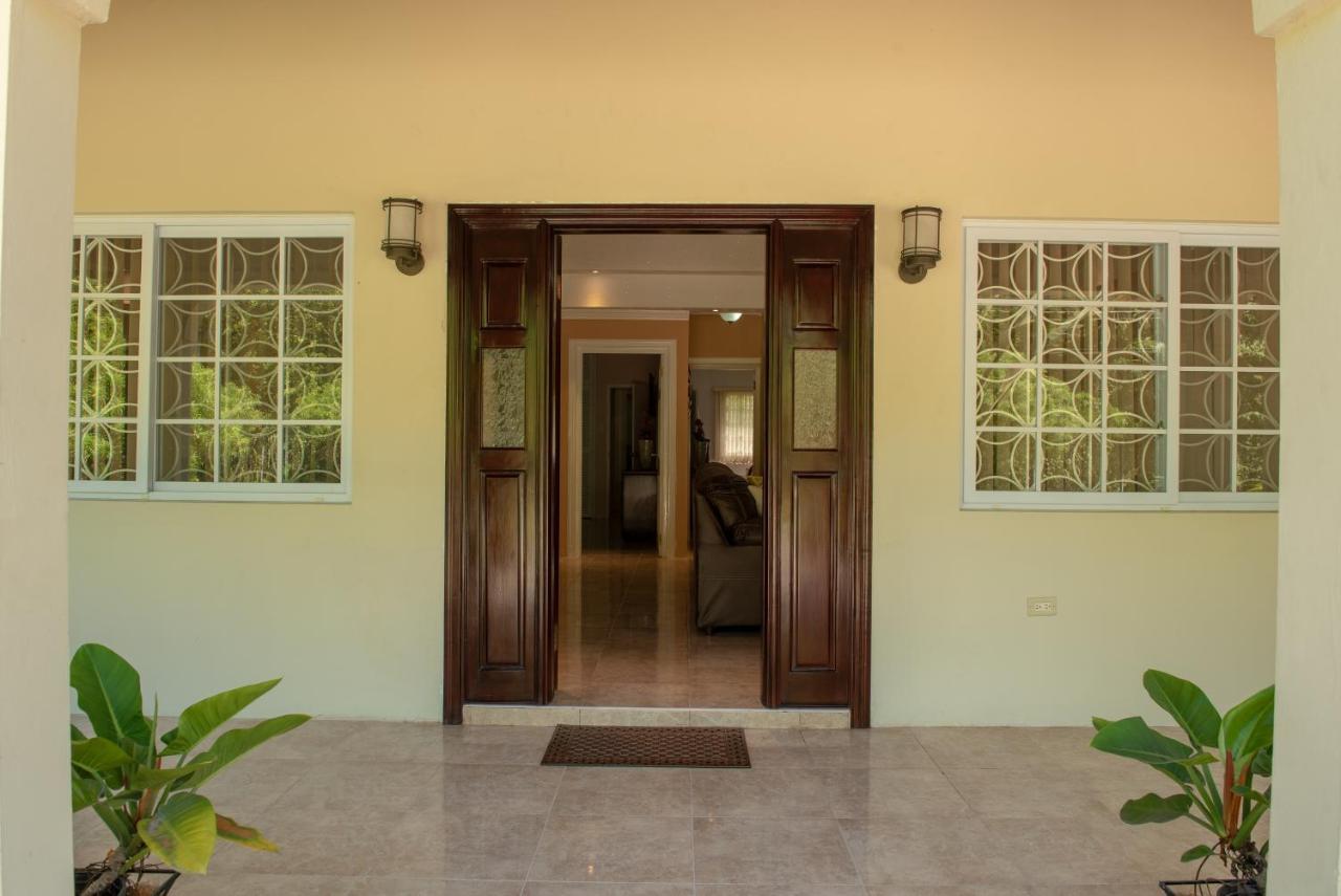 Tropical Escape Villa オーチョ・リオス エクステリア 写真