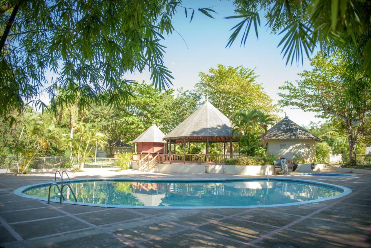 Tropical Escape Villa オーチョ・リオス エクステリア 写真